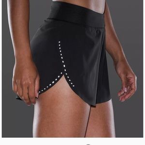 NWT Lululemon Find Your Pace High rise short 6!